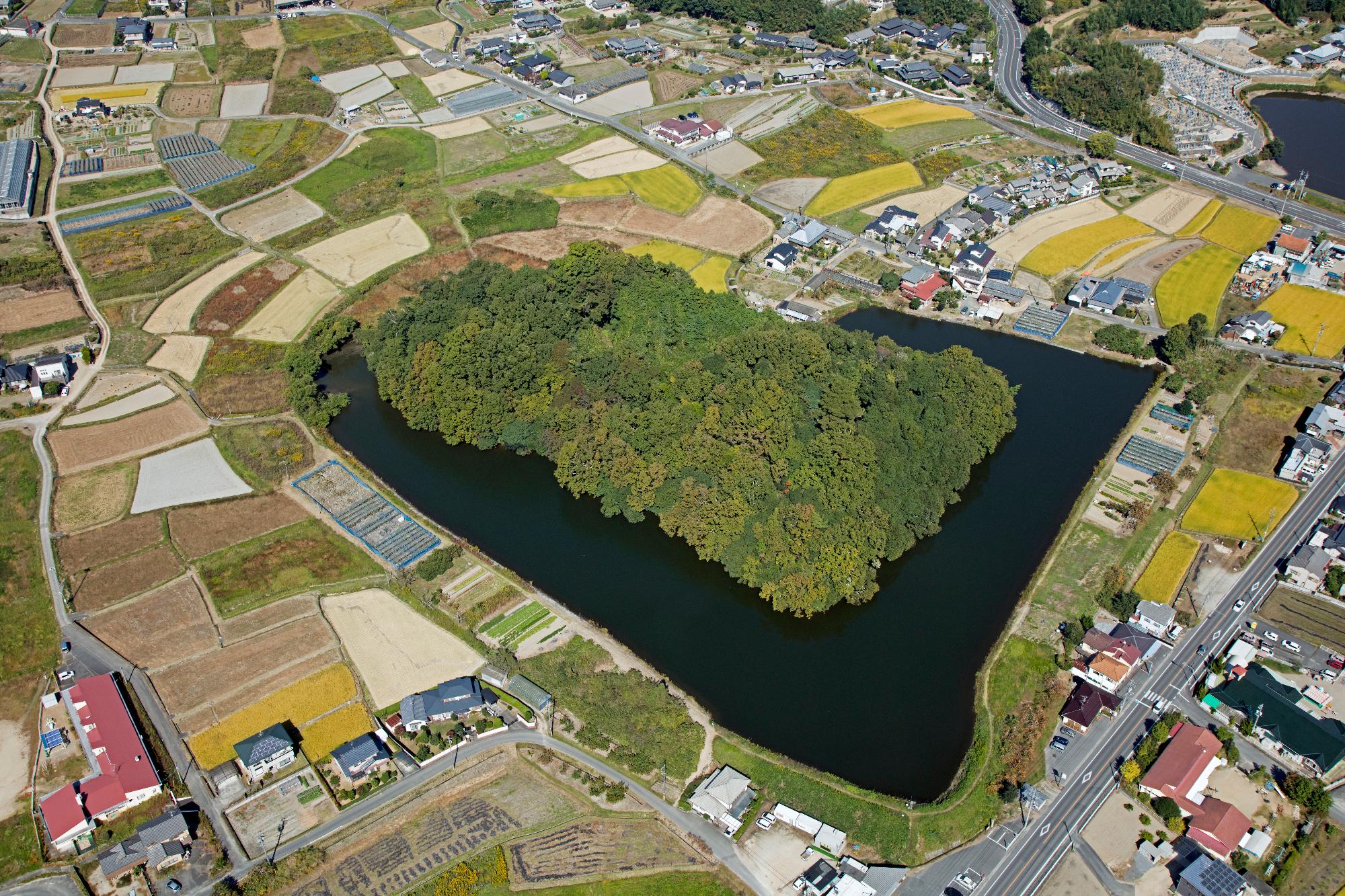 両宮山古墳