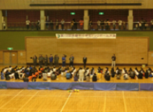 赤磐市スポーツ推進委員よりルール説明を受ける参加者の写真