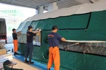 援助隊資機材取扱訓練で完成した大型テントを外から見た写真