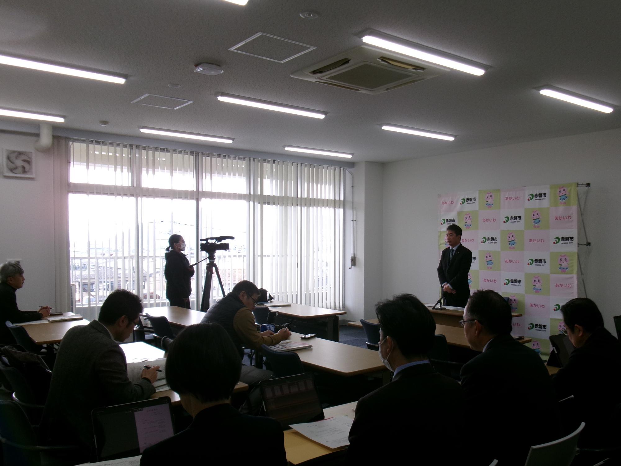 定例記者懇談会