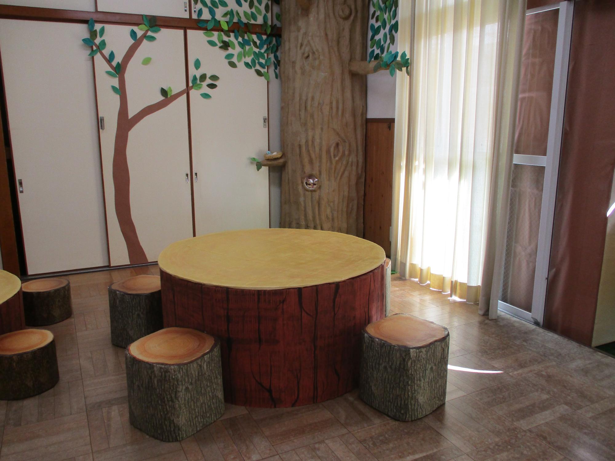 もりのレストラン内装