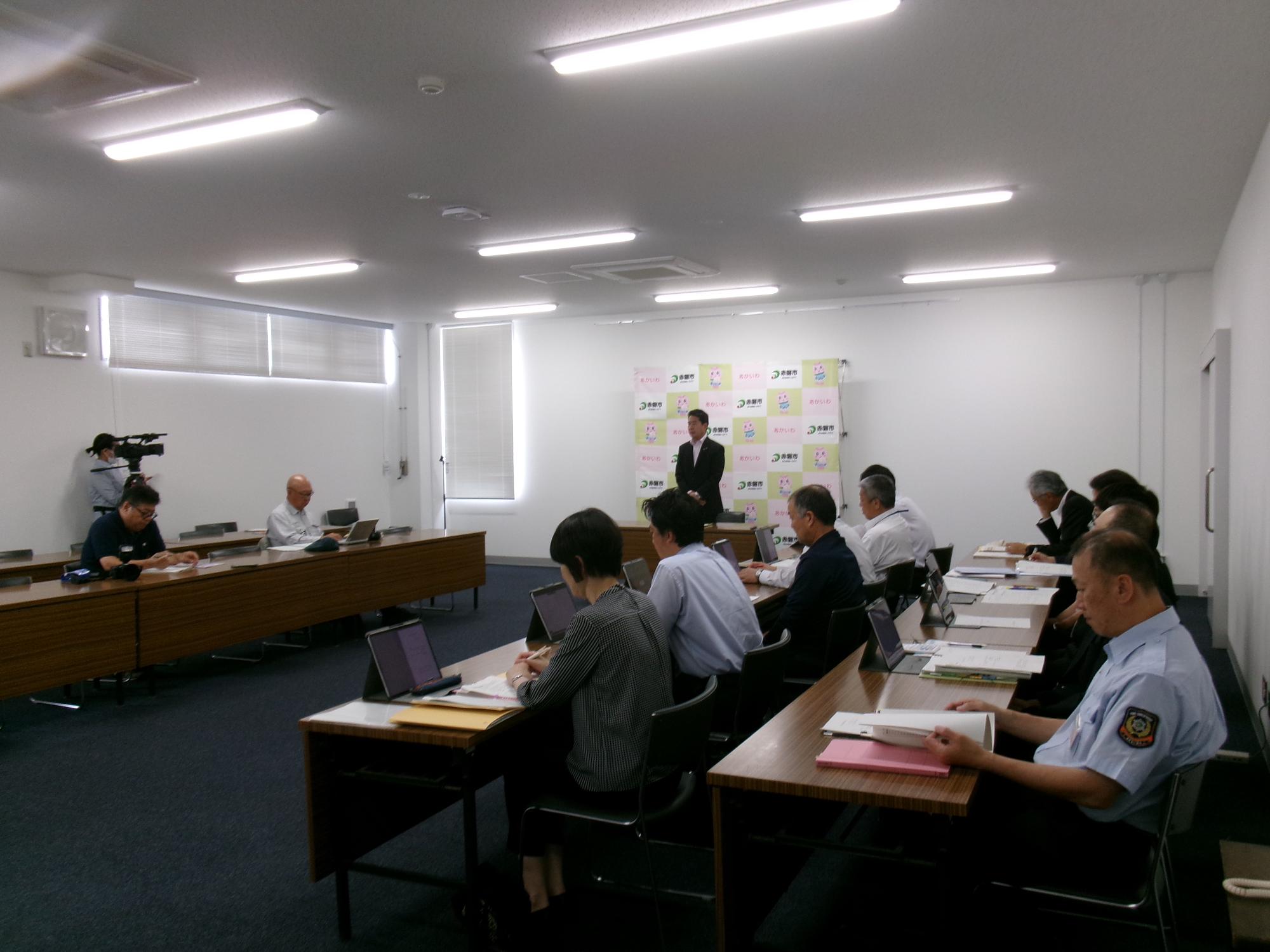 定例記者懇談会