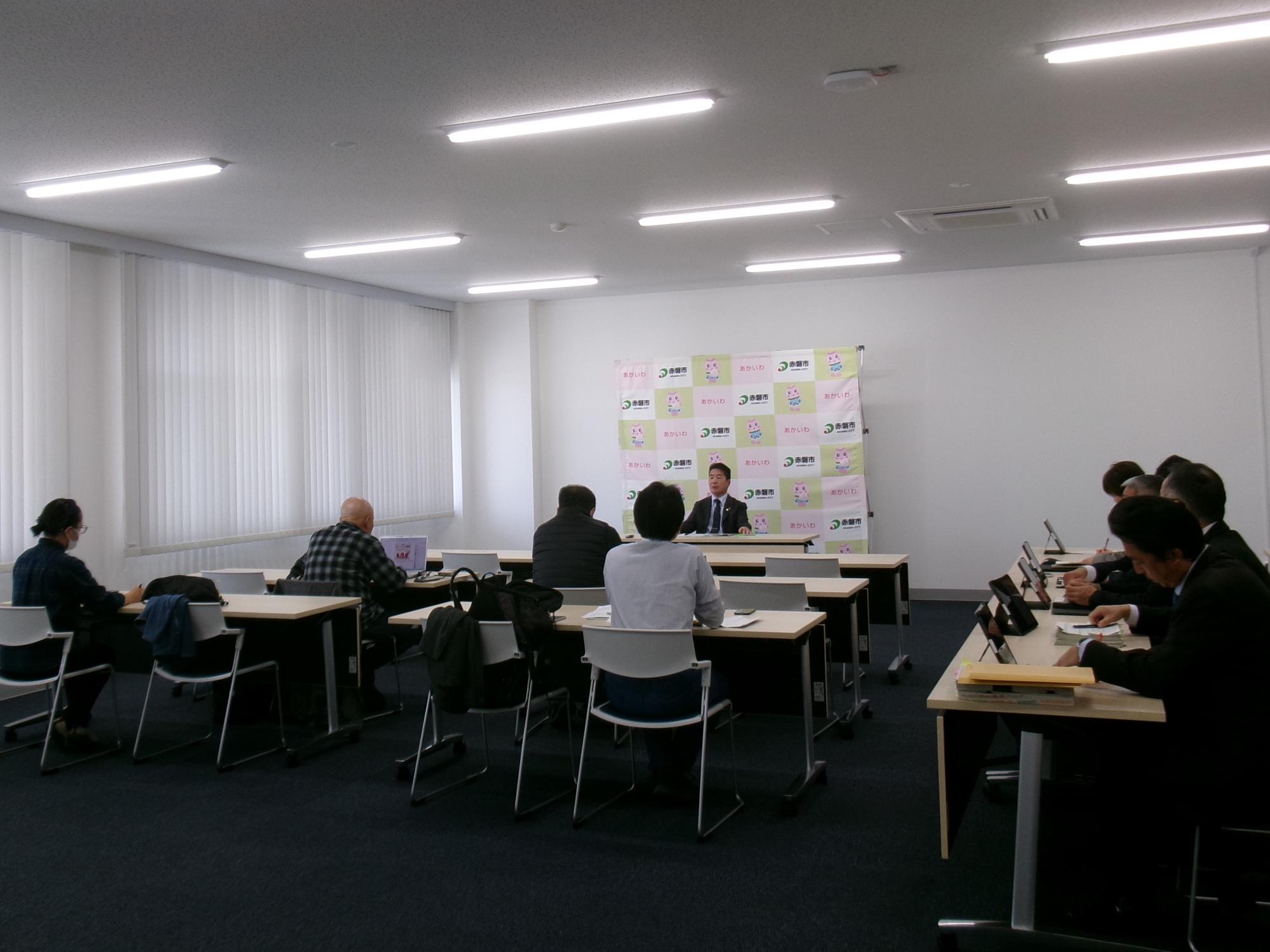 定例記者懇談会