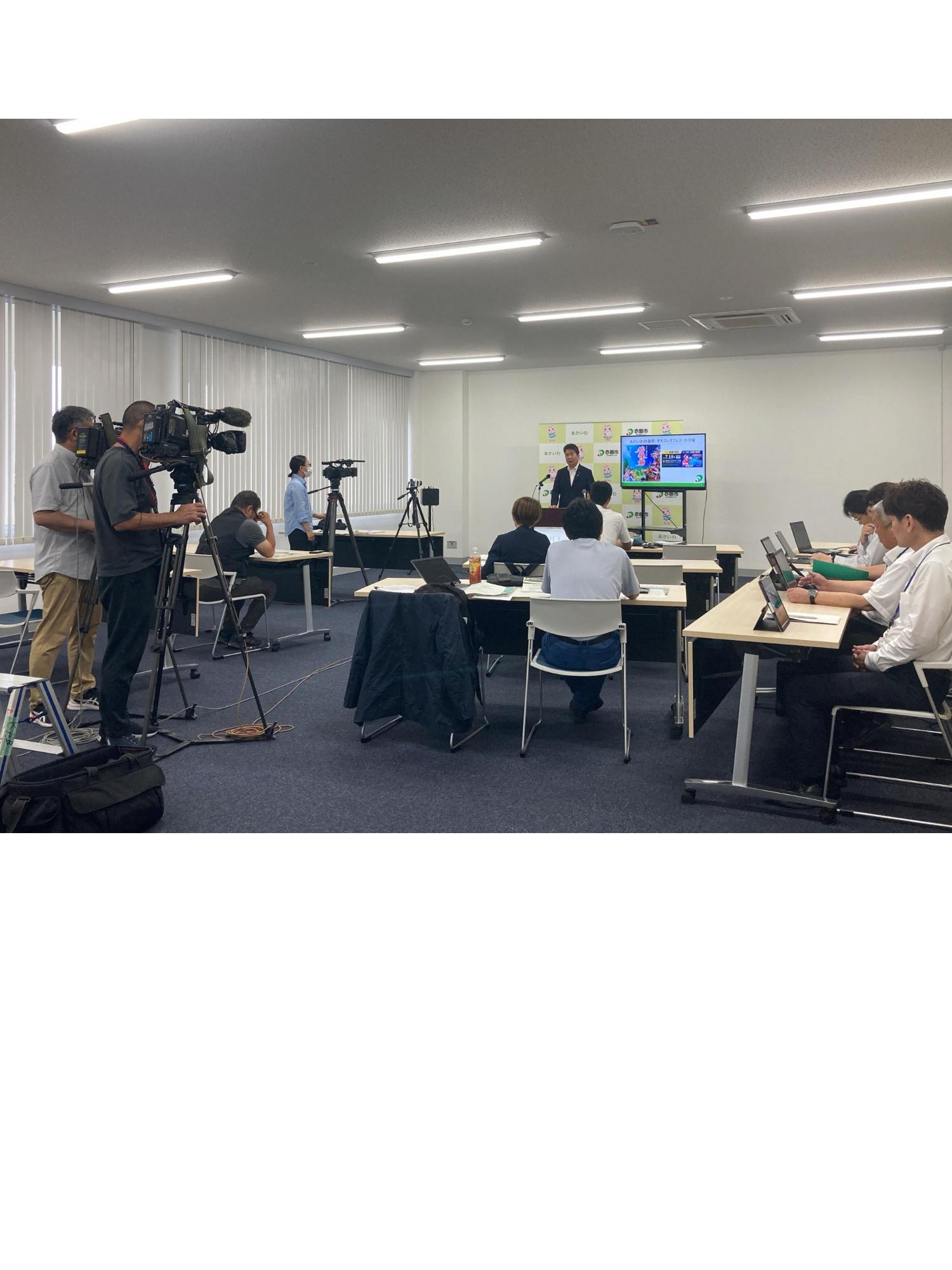 定例記者懇談会
