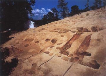 埴輪窯2基と埴輪の集積場所の傾斜地