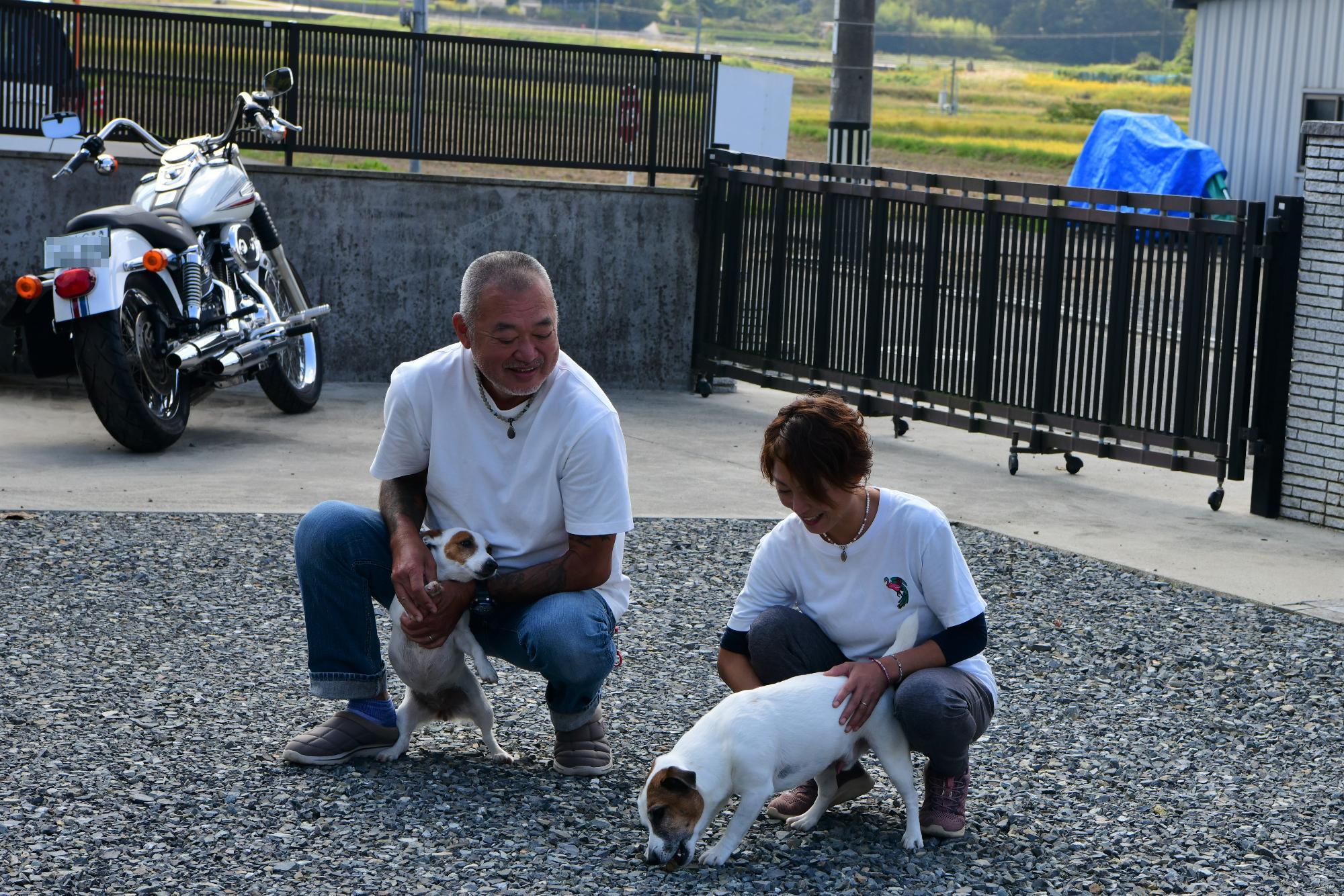 平塚夫妻と愛犬
