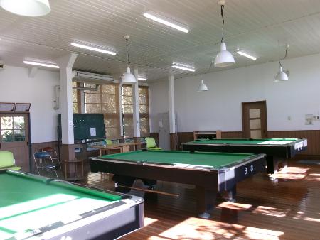熊山英国庭園のビリヤード室の様子