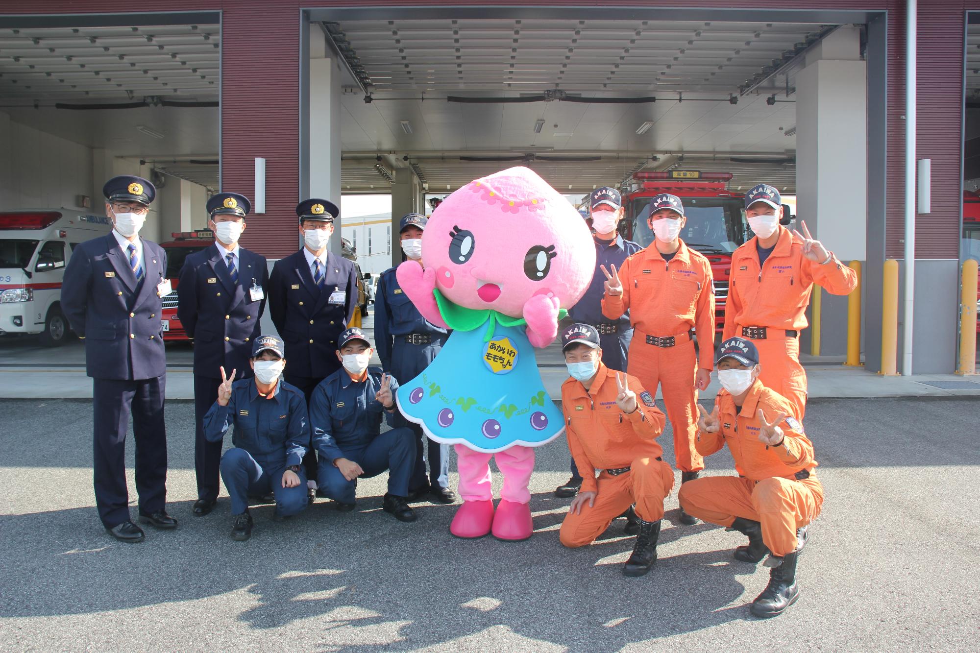 モモちゃんと集合写真