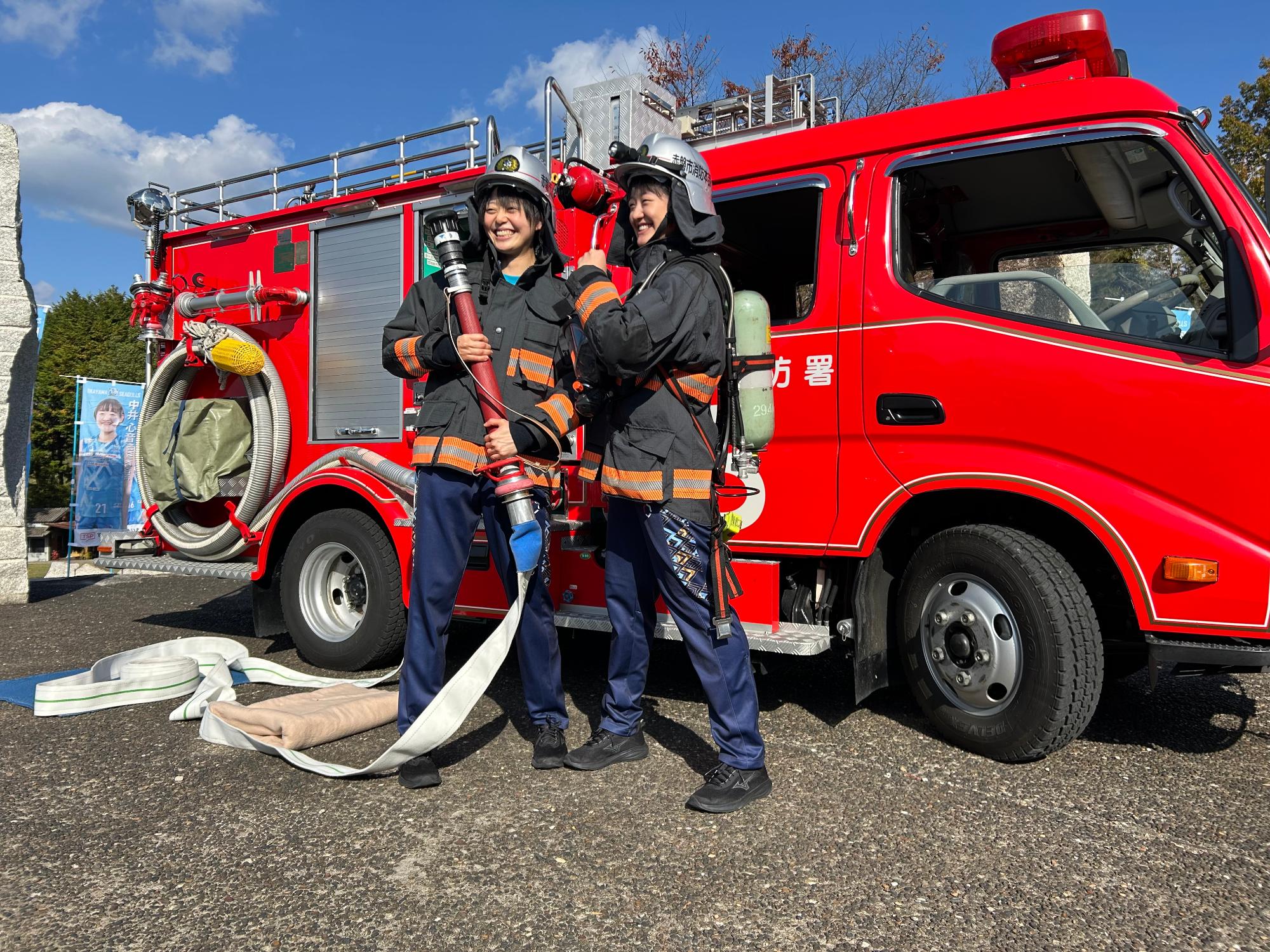岡山シーガルズの防火衣姿
