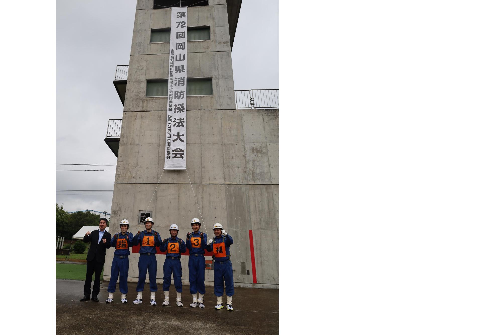 市長と選手の集合写真