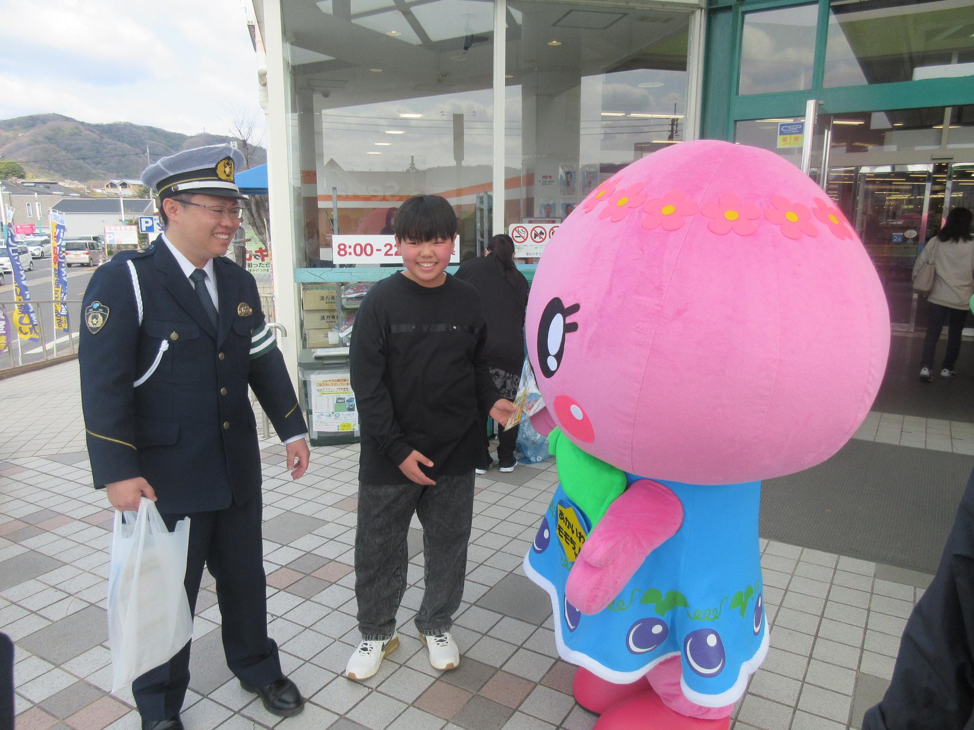街頭啓発を行っている写真